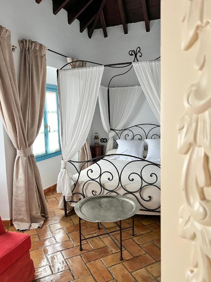 Hostal Servilia Καρμόνα Εξωτερικό φωτογραφία