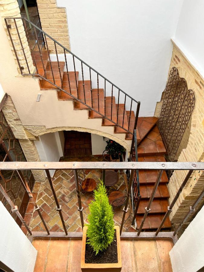 Hostal Servilia Καρμόνα Εξωτερικό φωτογραφία