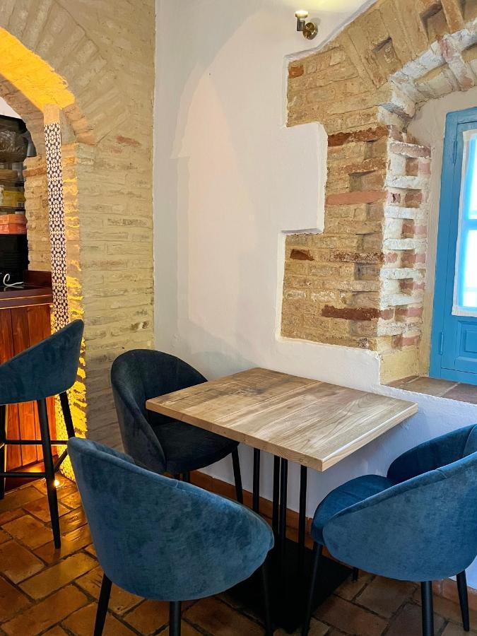 Hostal Servilia Καρμόνα Εξωτερικό φωτογραφία