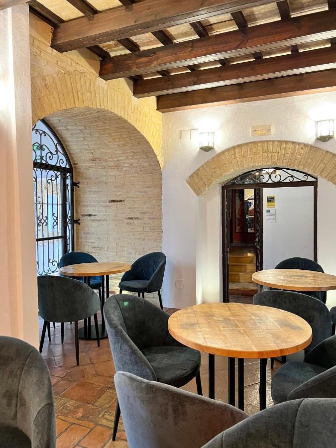 Hostal Servilia Καρμόνα Εξωτερικό φωτογραφία