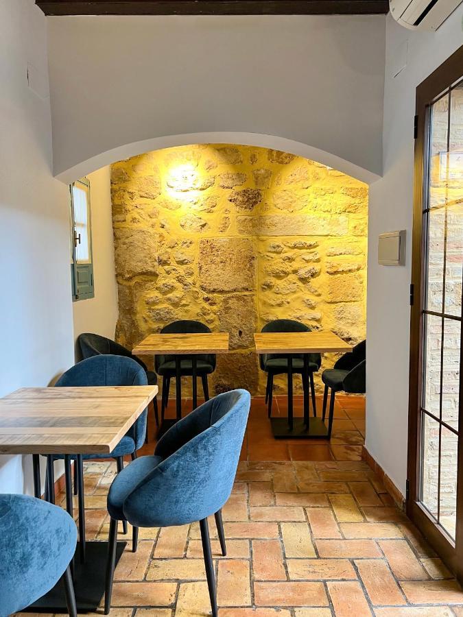 Hostal Servilia Καρμόνα Εξωτερικό φωτογραφία
