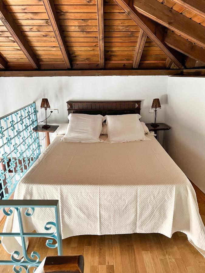 Hostal Servilia Καρμόνα Εξωτερικό φωτογραφία