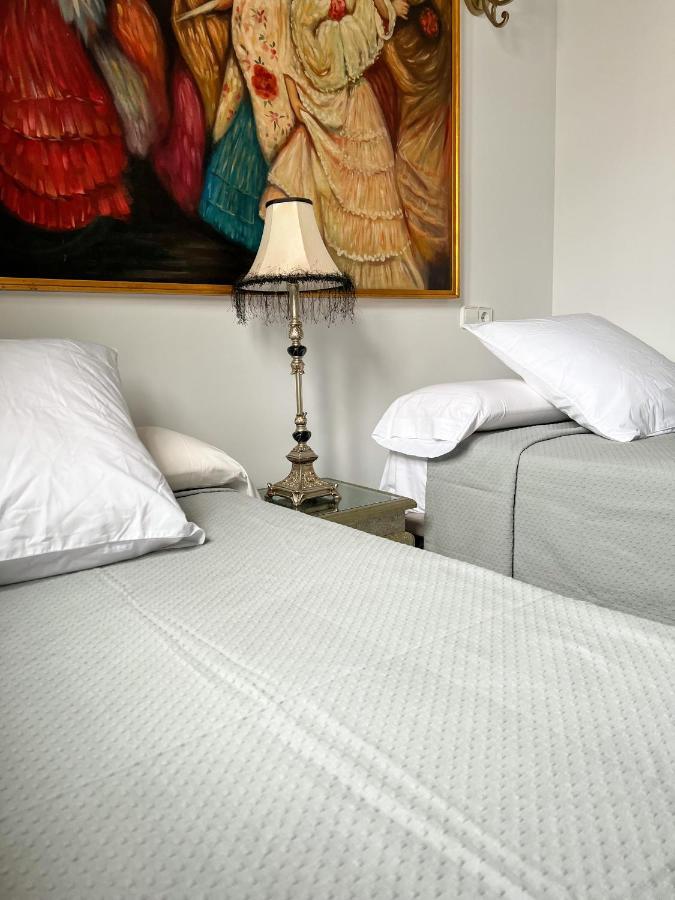 Hostal Servilia Καρμόνα Εξωτερικό φωτογραφία