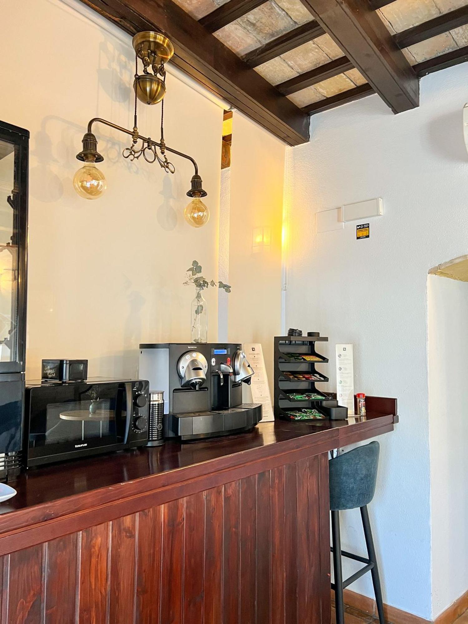 Hostal Servilia Καρμόνα Εξωτερικό φωτογραφία