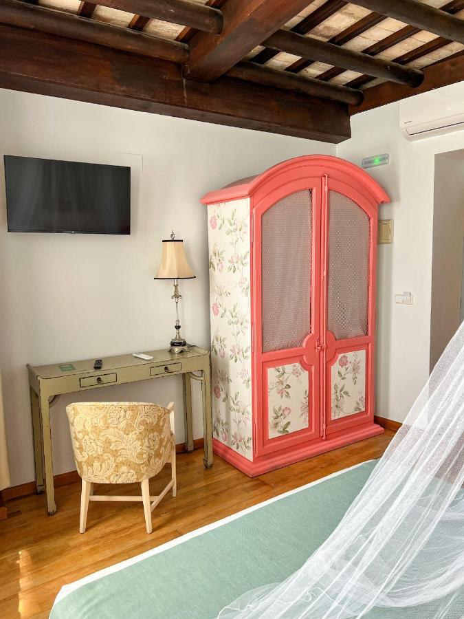 Hostal Servilia Καρμόνα Εξωτερικό φωτογραφία