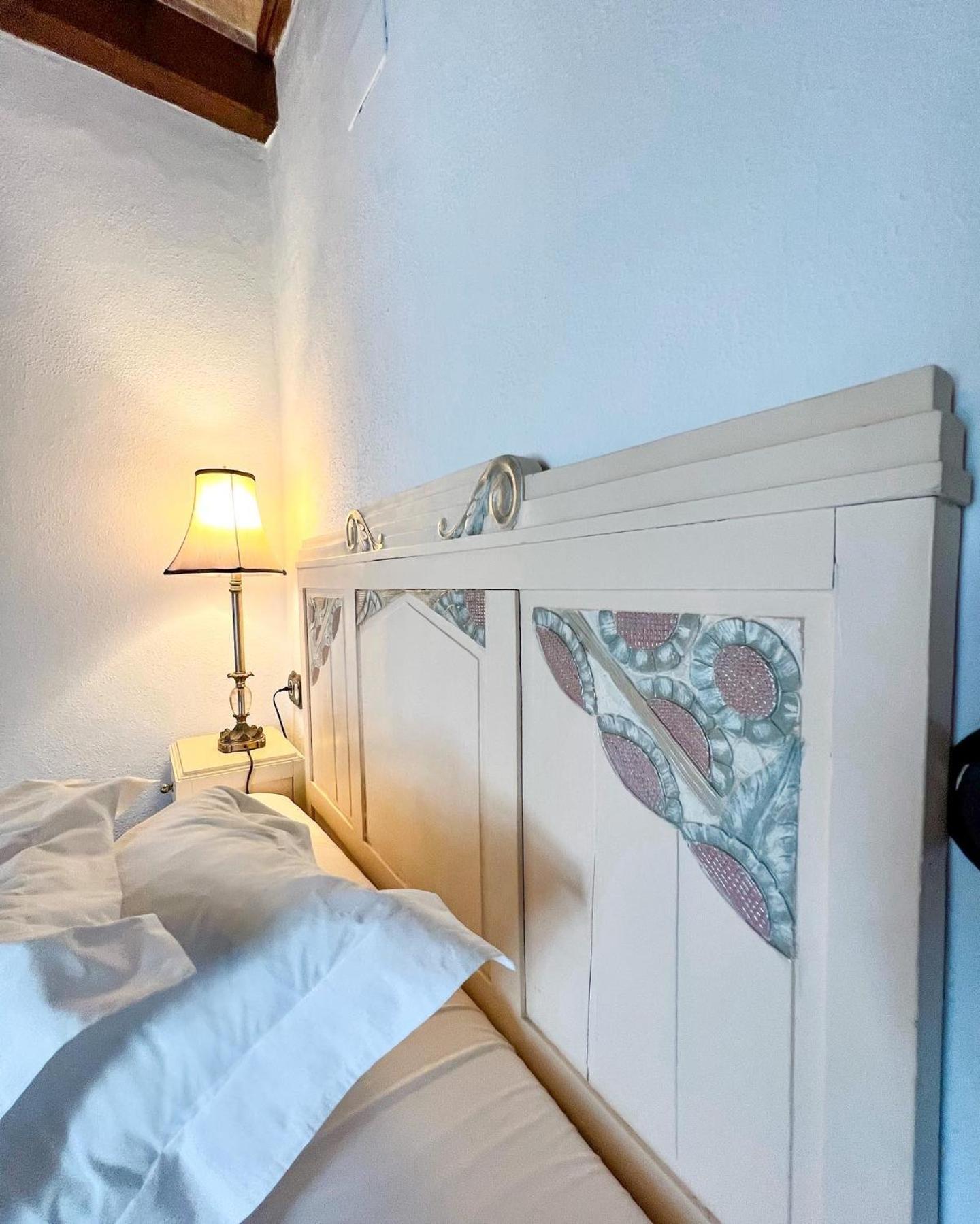 Hostal Servilia Καρμόνα Εξωτερικό φωτογραφία