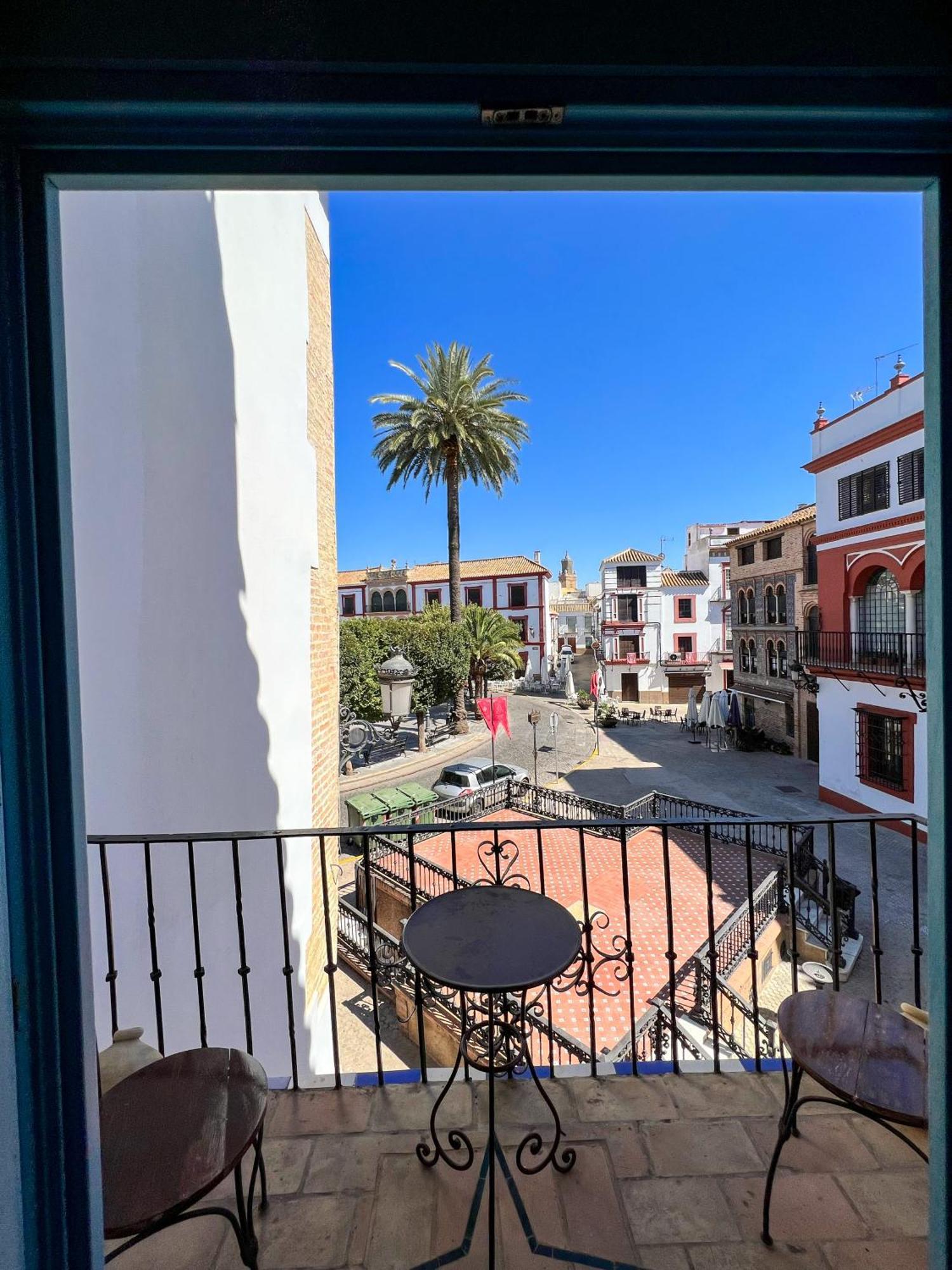Hostal Servilia Καρμόνα Εξωτερικό φωτογραφία