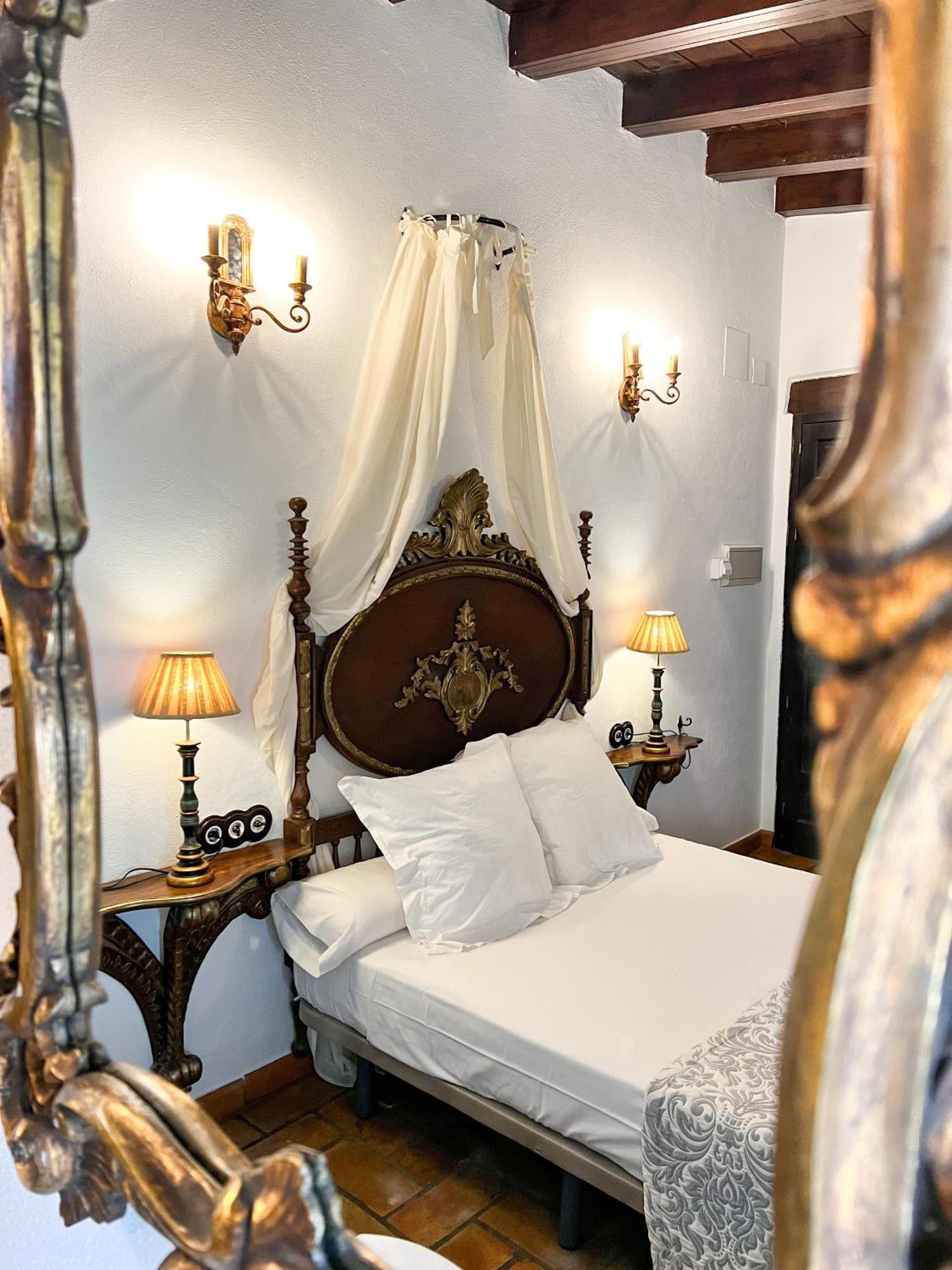 Hostal Servilia Καρμόνα Εξωτερικό φωτογραφία