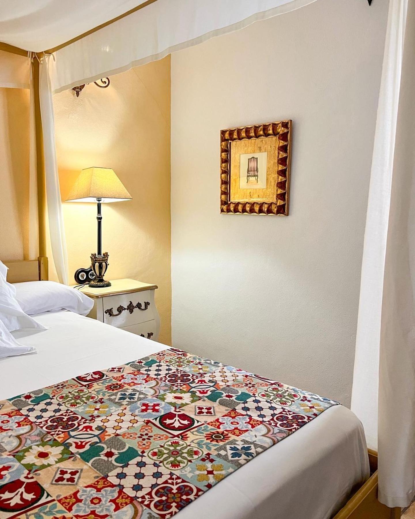 Hostal Servilia Καρμόνα Εξωτερικό φωτογραφία