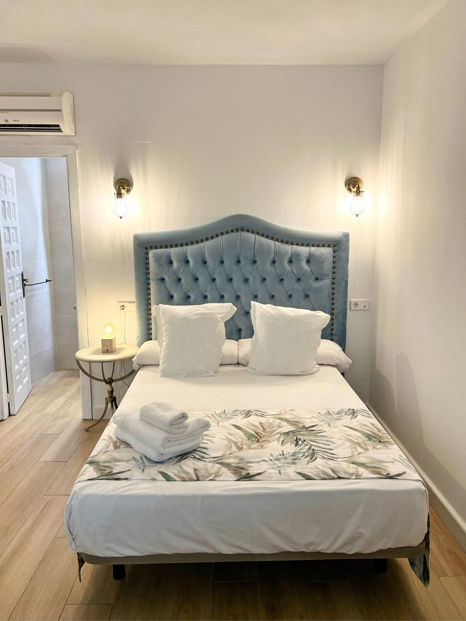 Hostal Servilia Καρμόνα Εξωτερικό φωτογραφία